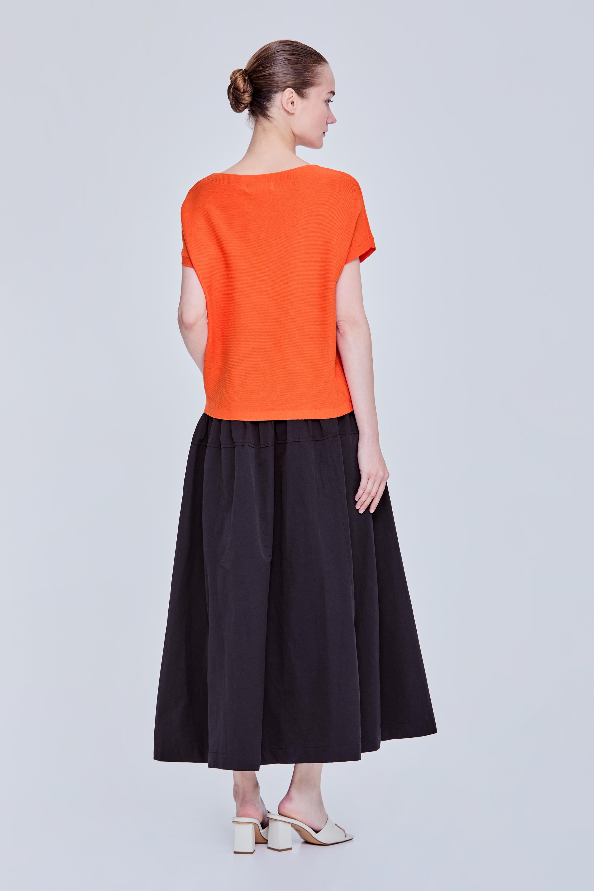 color:ORANGE