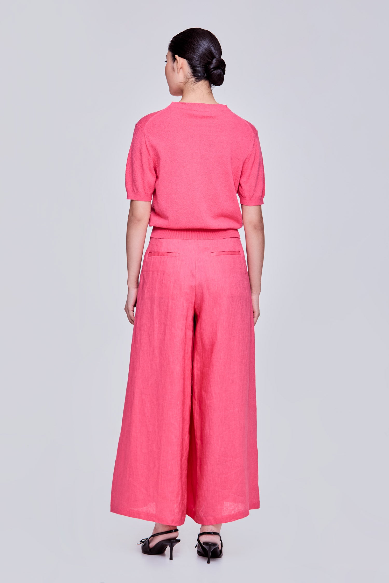 color:HOT PINK
