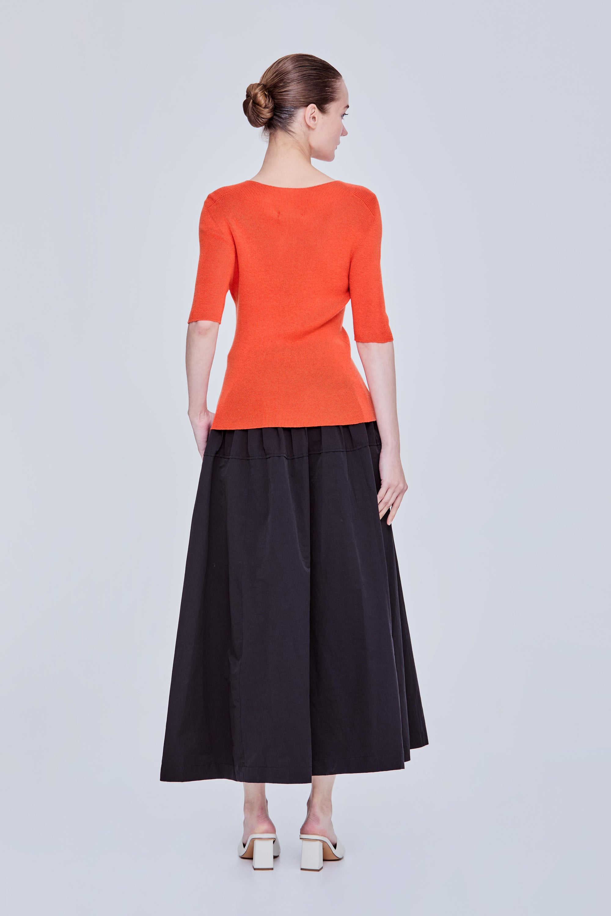 color:ORANGE