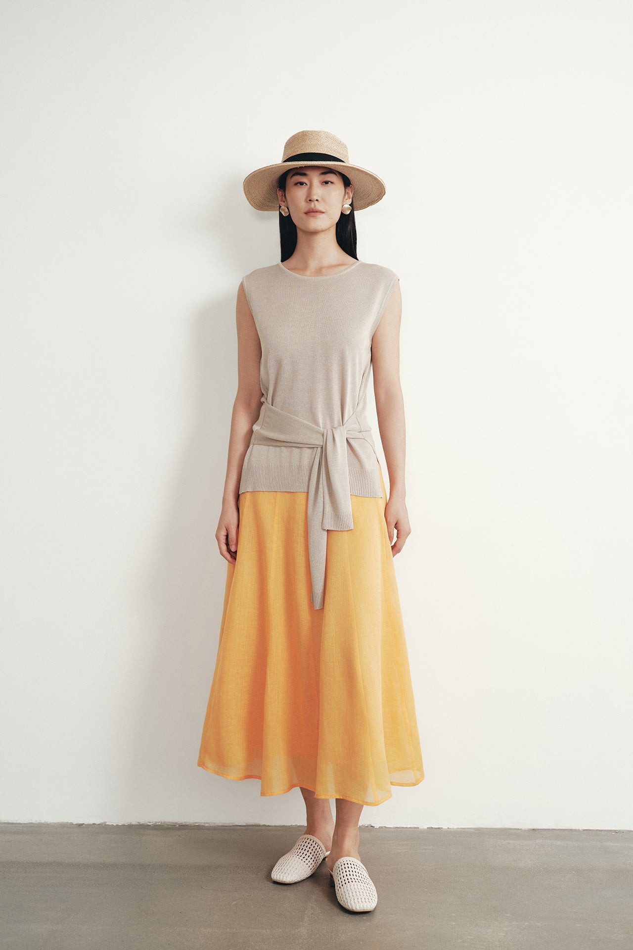 color:KHAKI