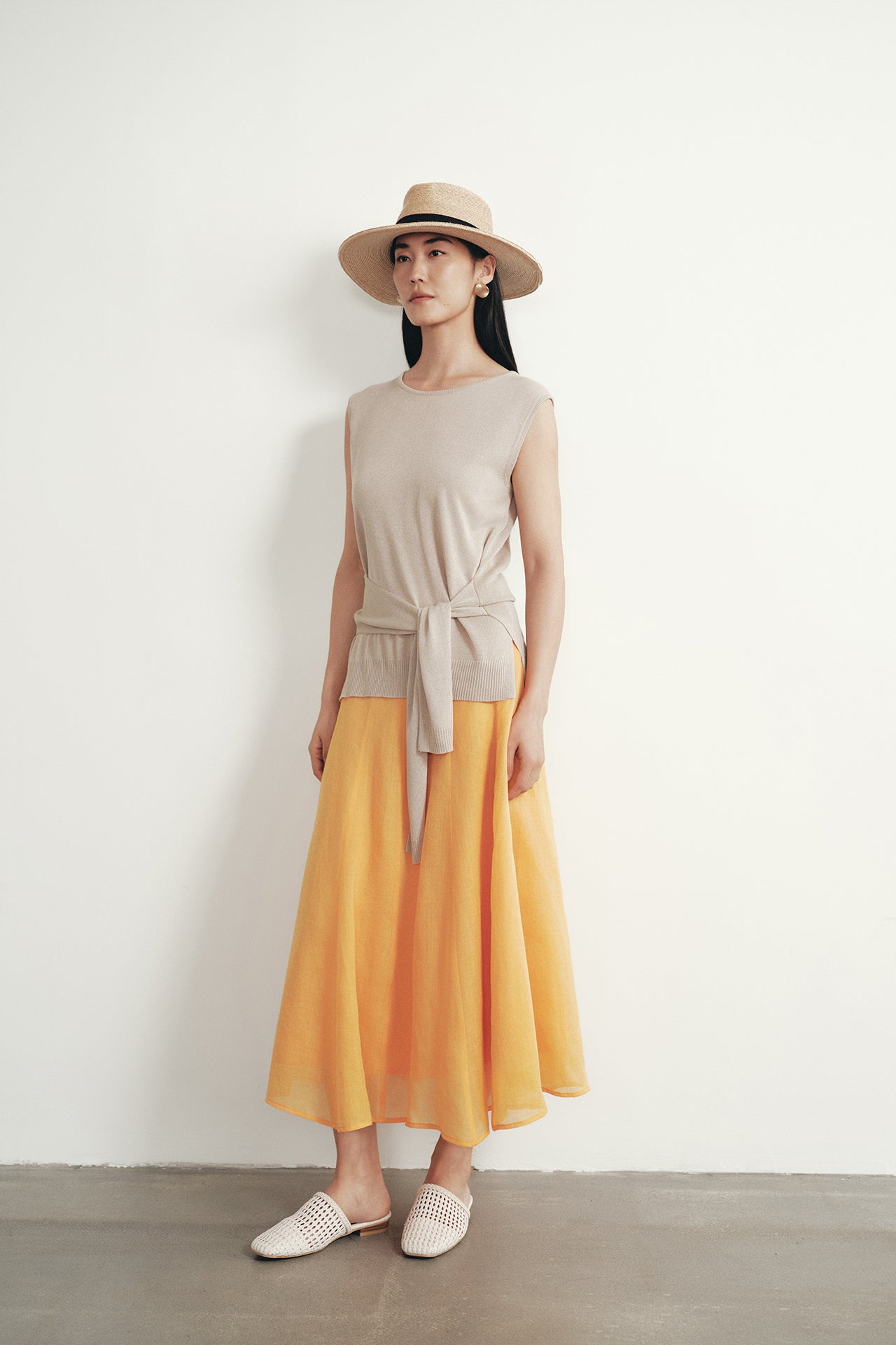 color:KHAKI