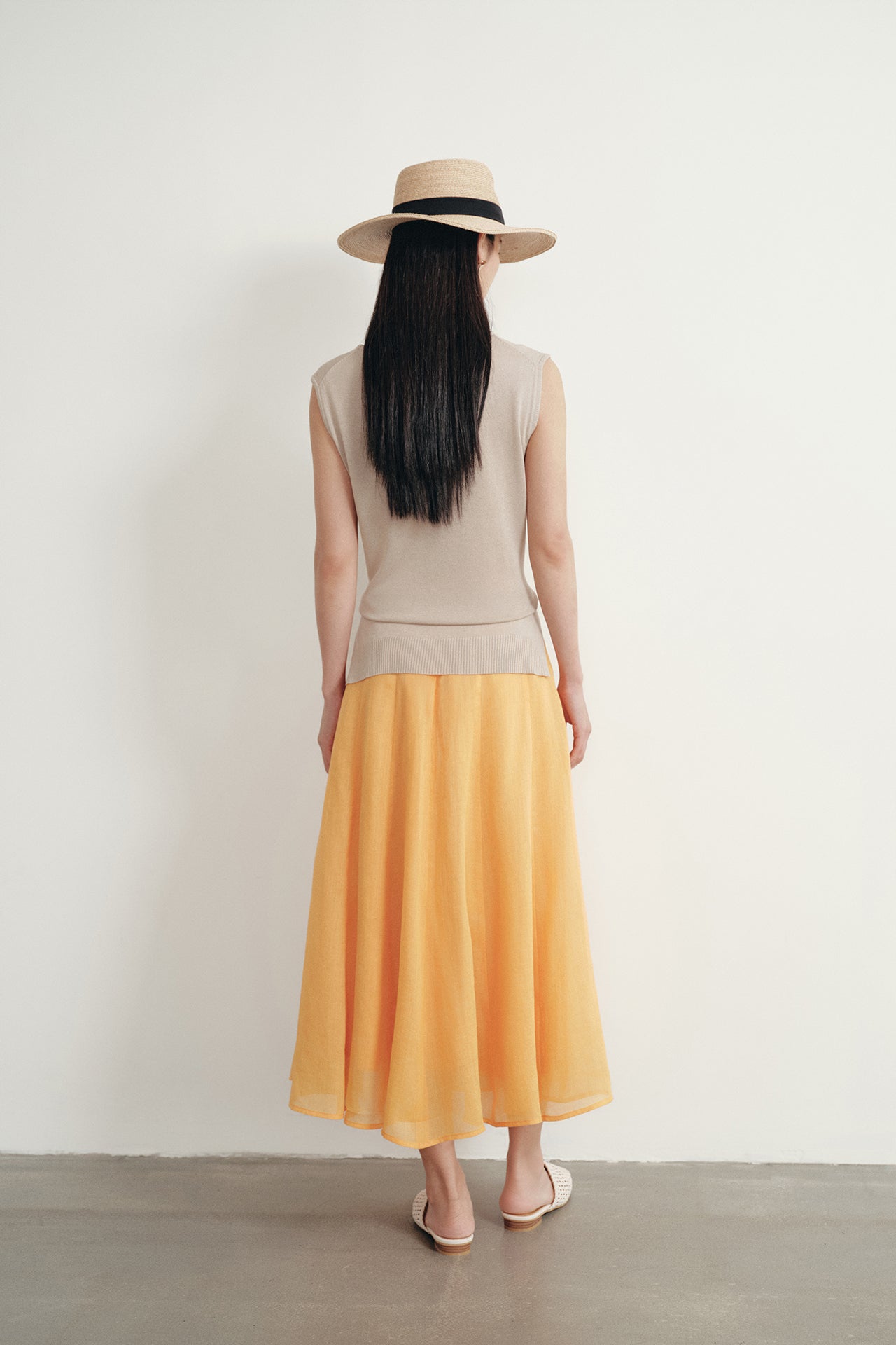 color:KHAKI