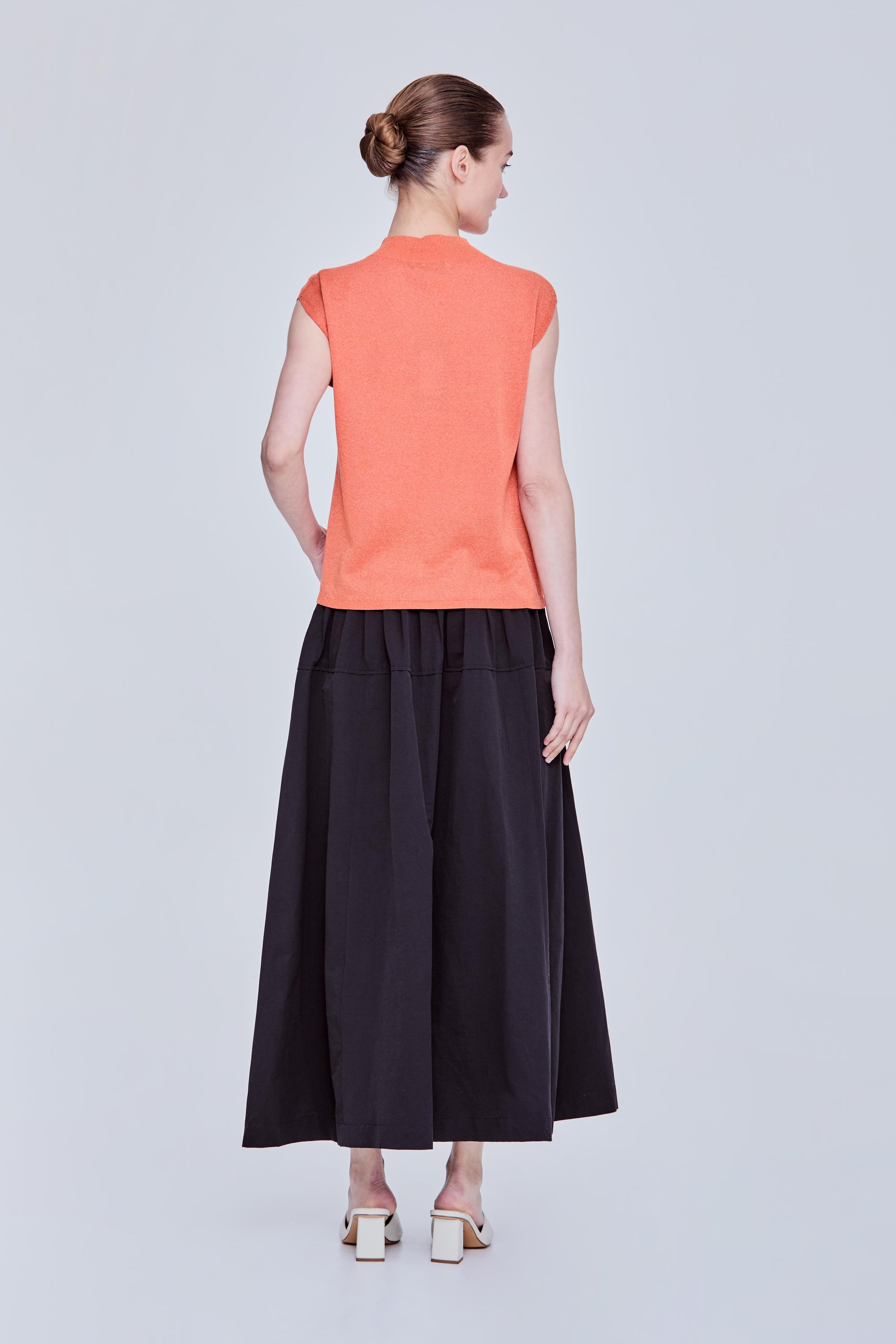 color:ORANGE