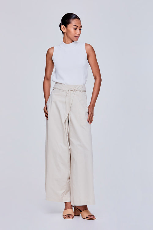 color:BEIGE