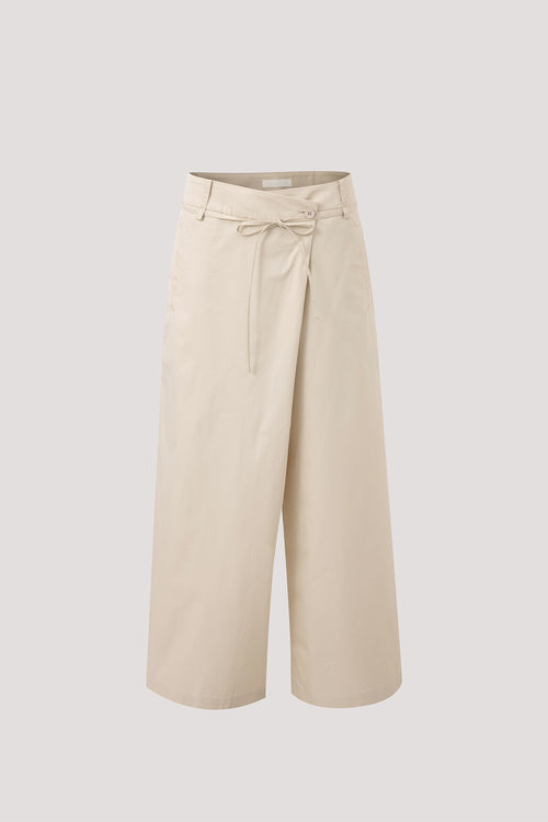 color:BEIGE