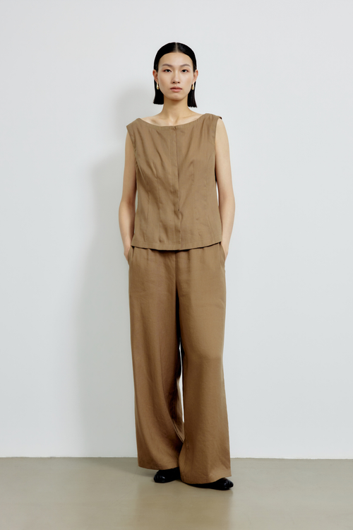 color:BROWN