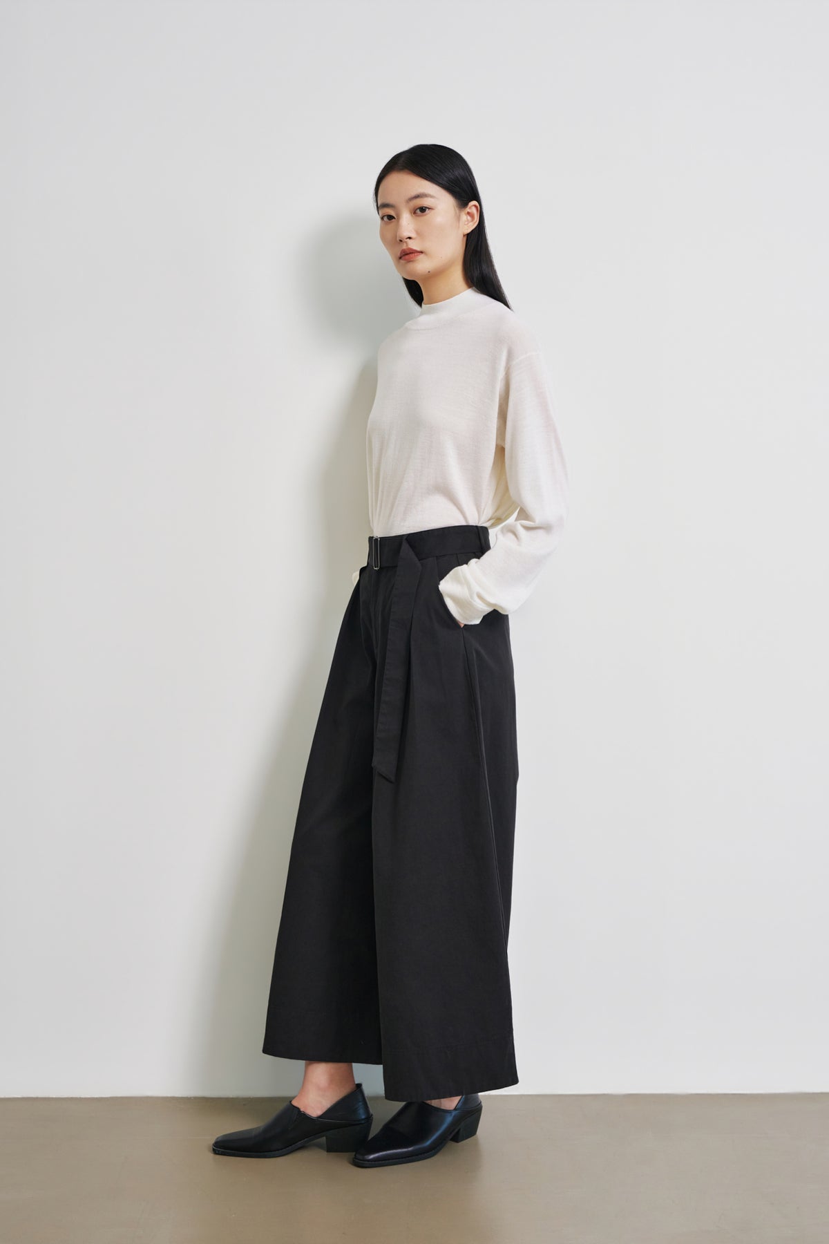 color:NOIR