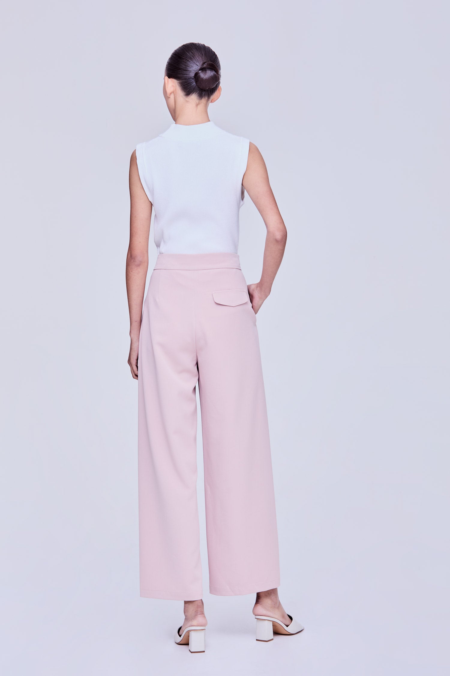 color:BLUSH