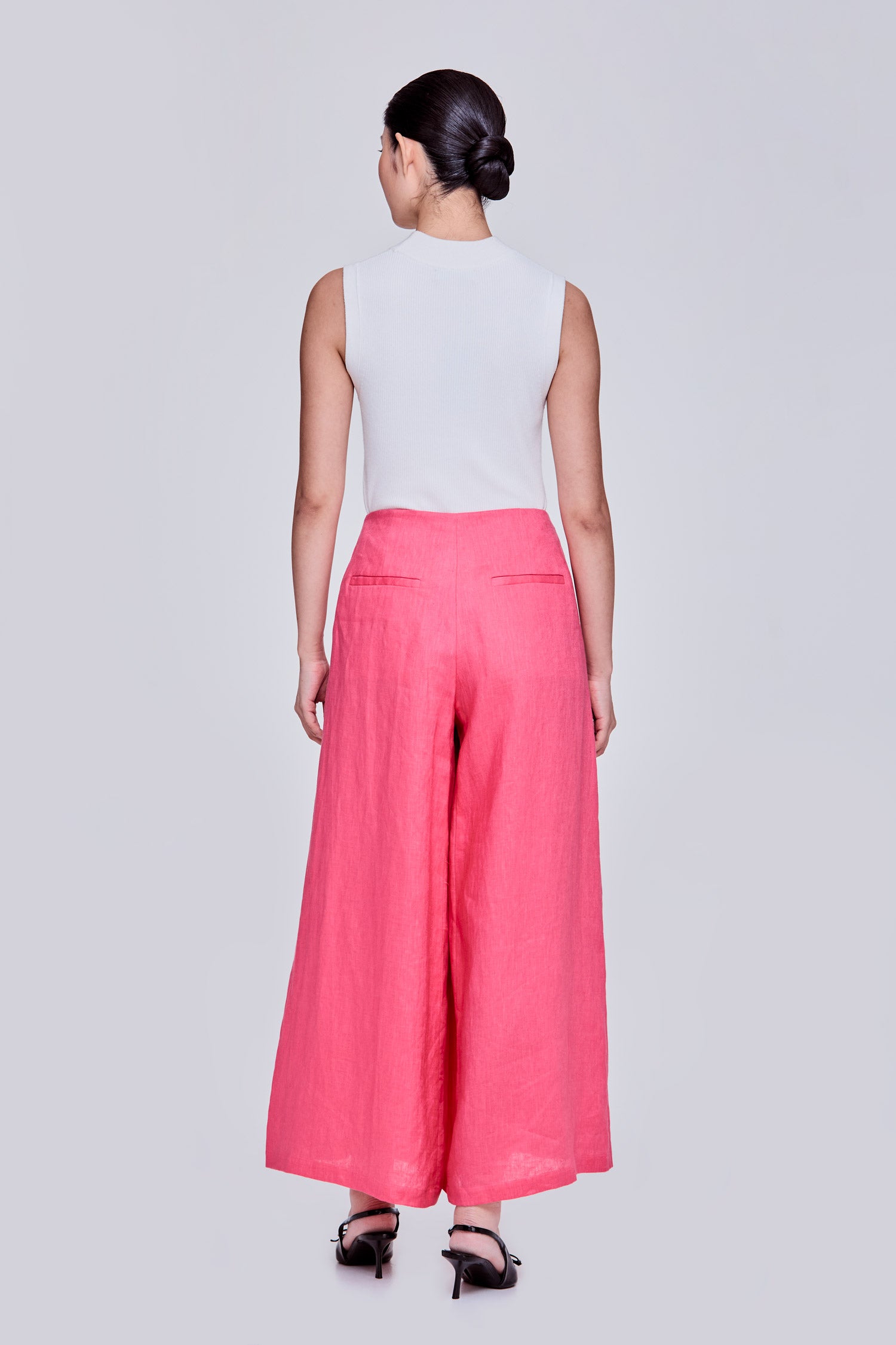 color:HOT PINK