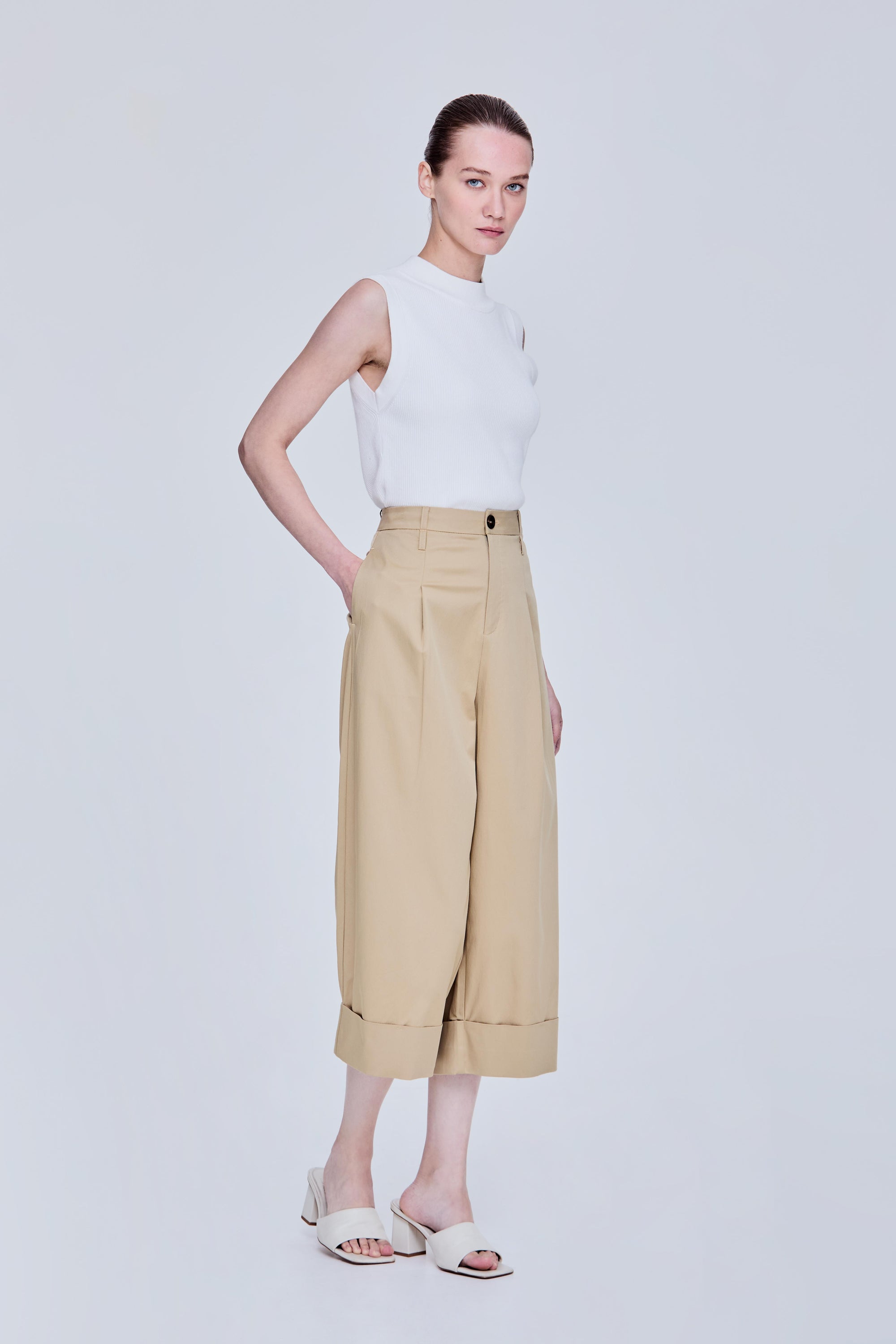 color:KHAKI