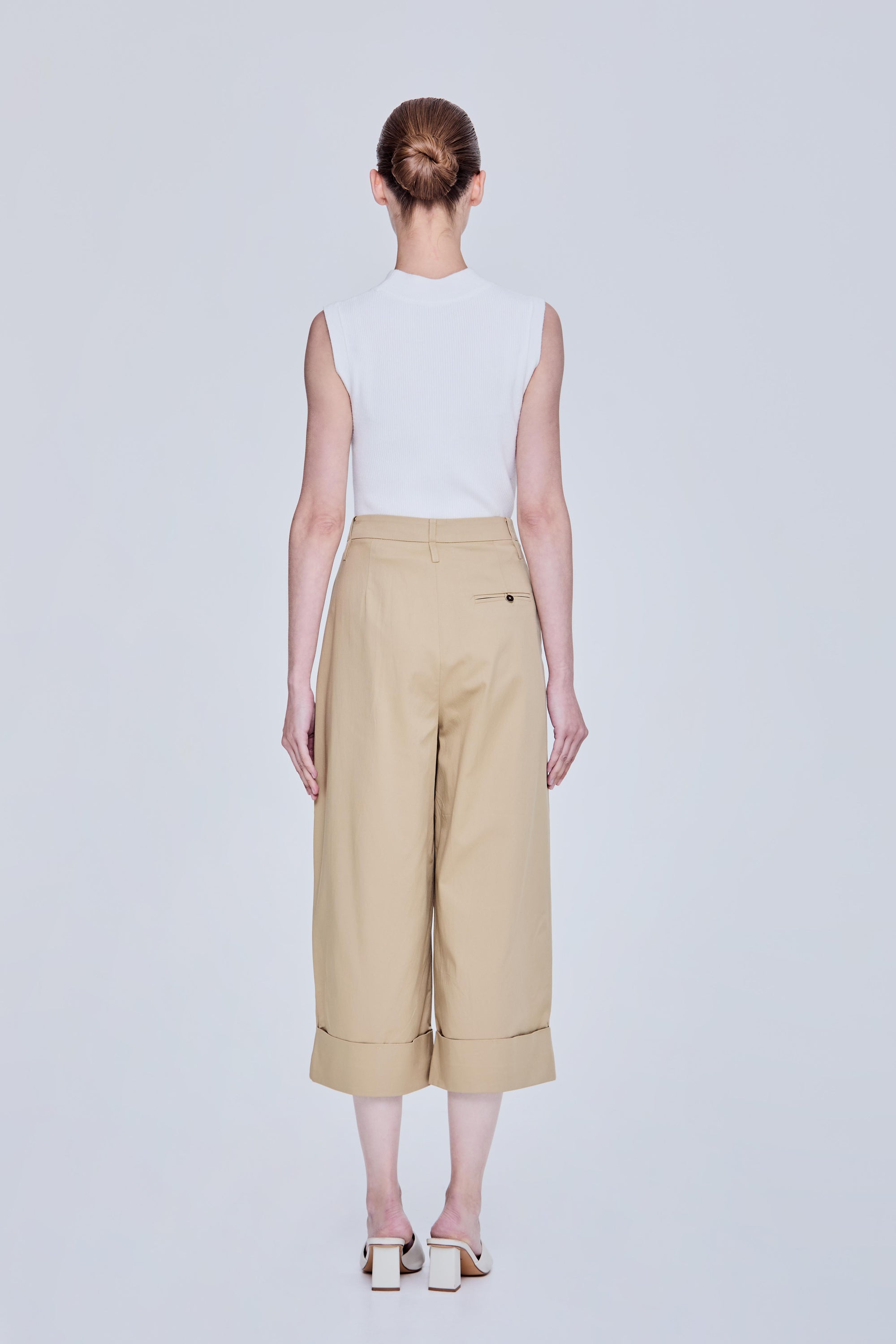 color:KHAKI