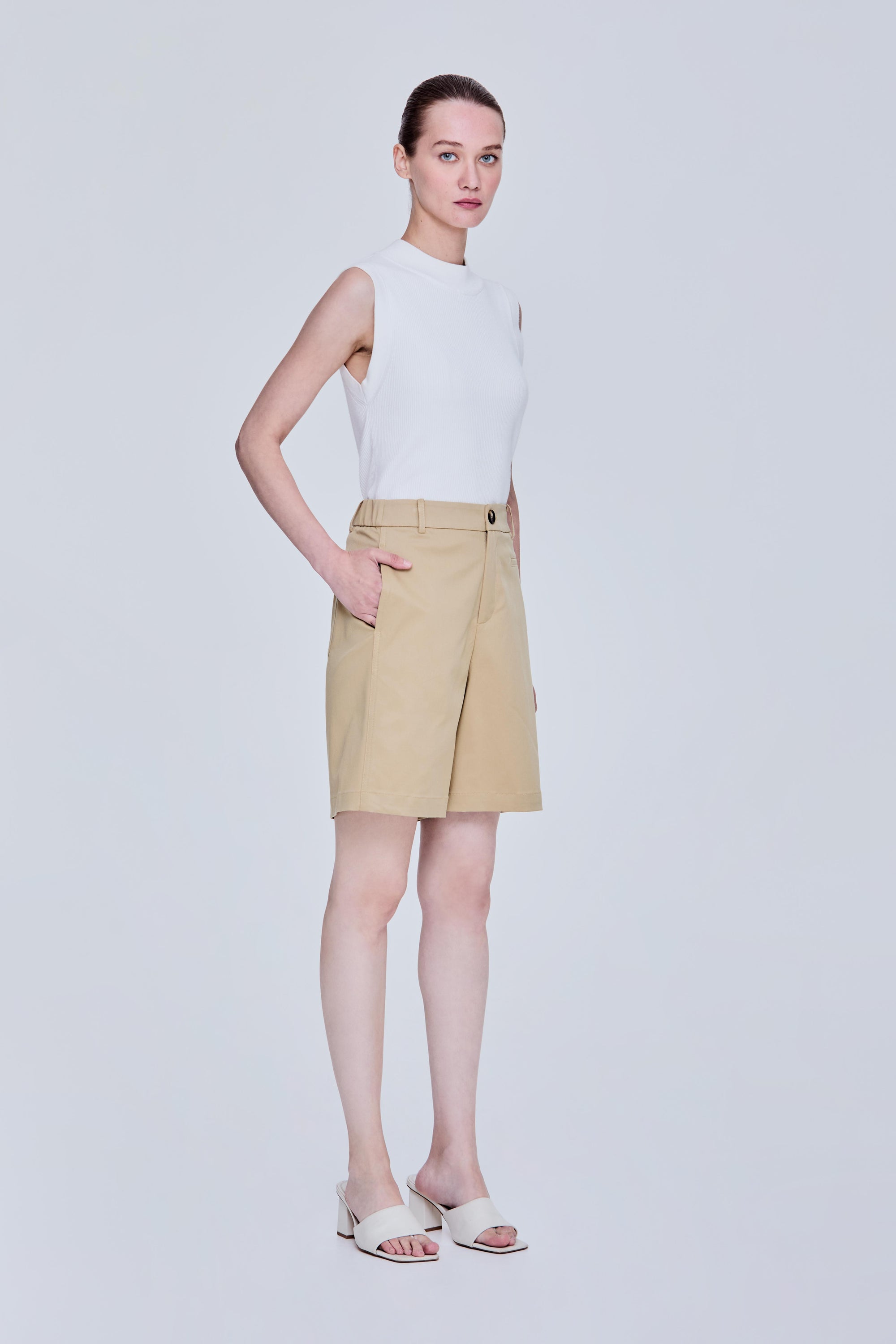 color:KHAKI