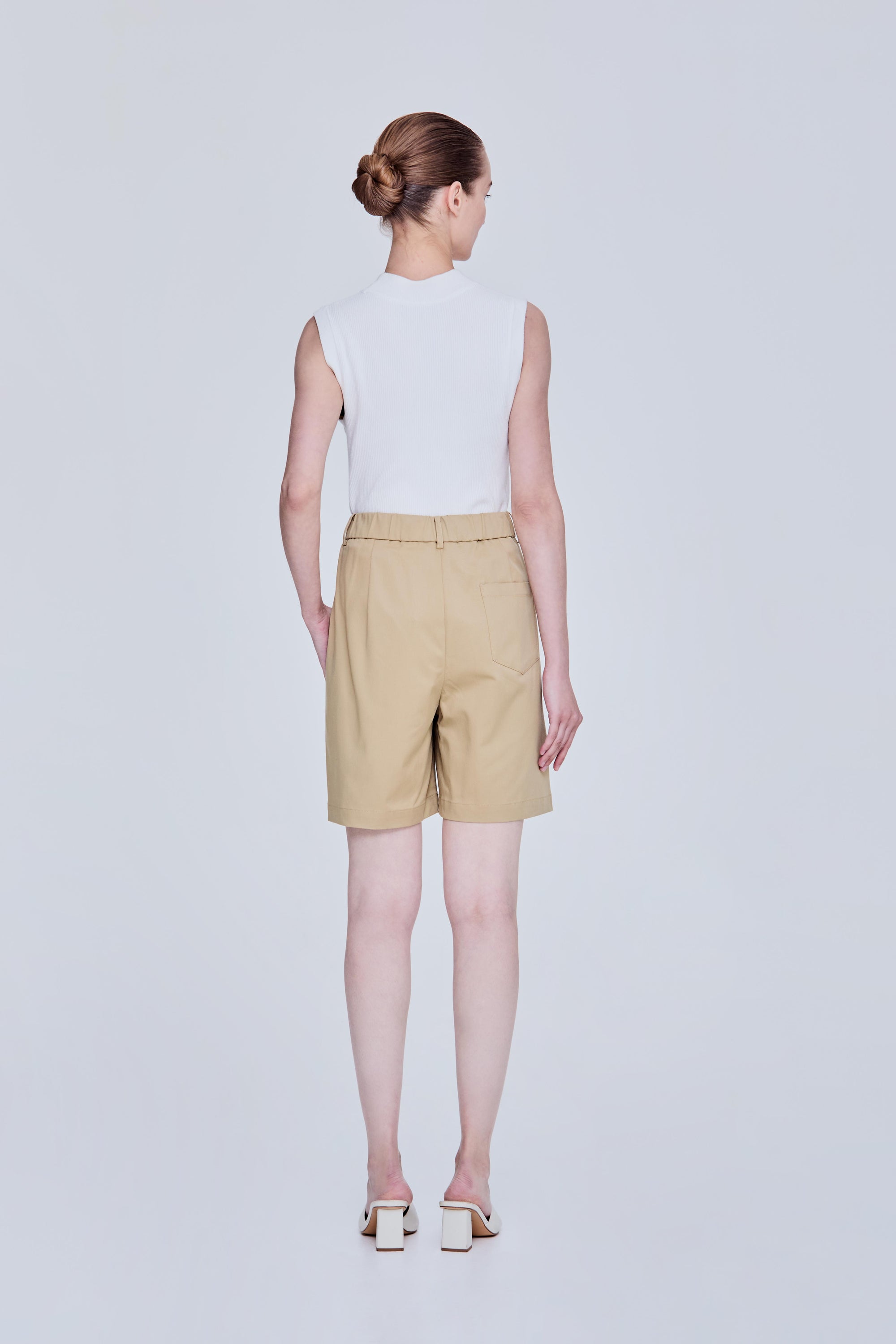 color:KHAKI
