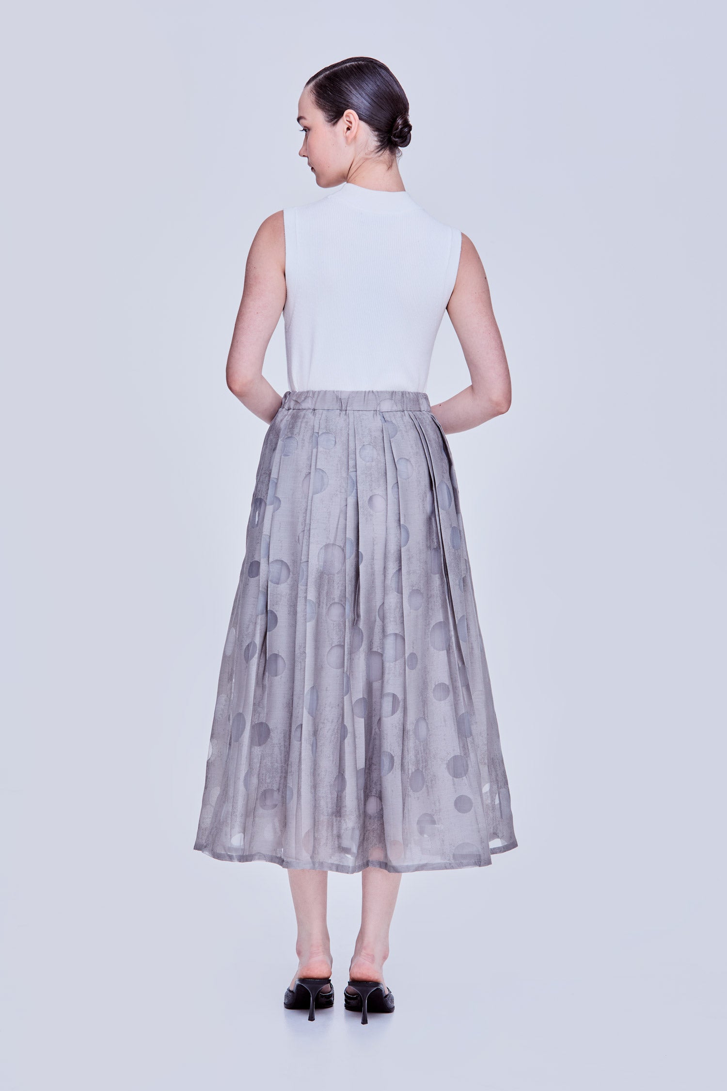 color:GREY