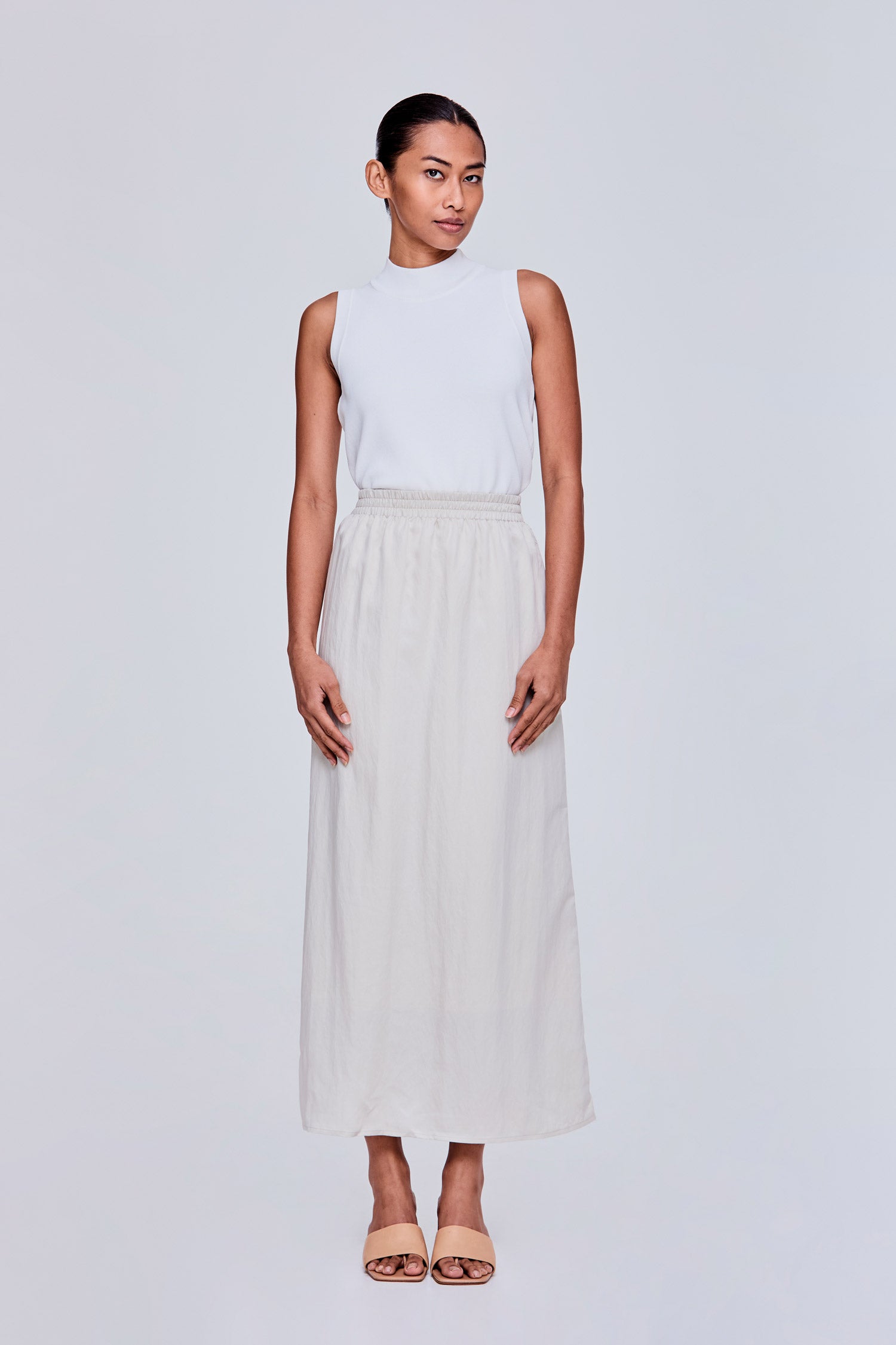 color:BEIGE