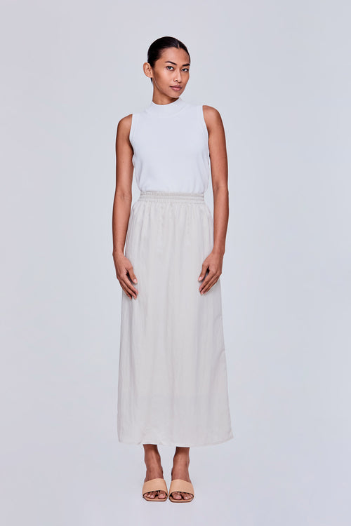 color:BEIGE