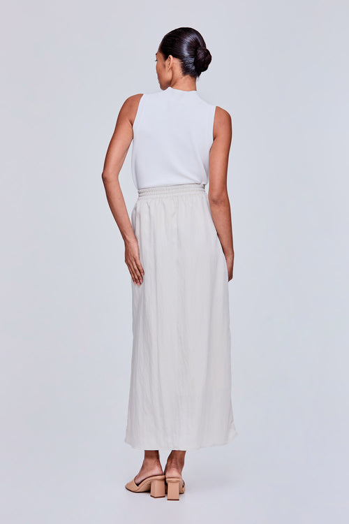 color:BEIGE