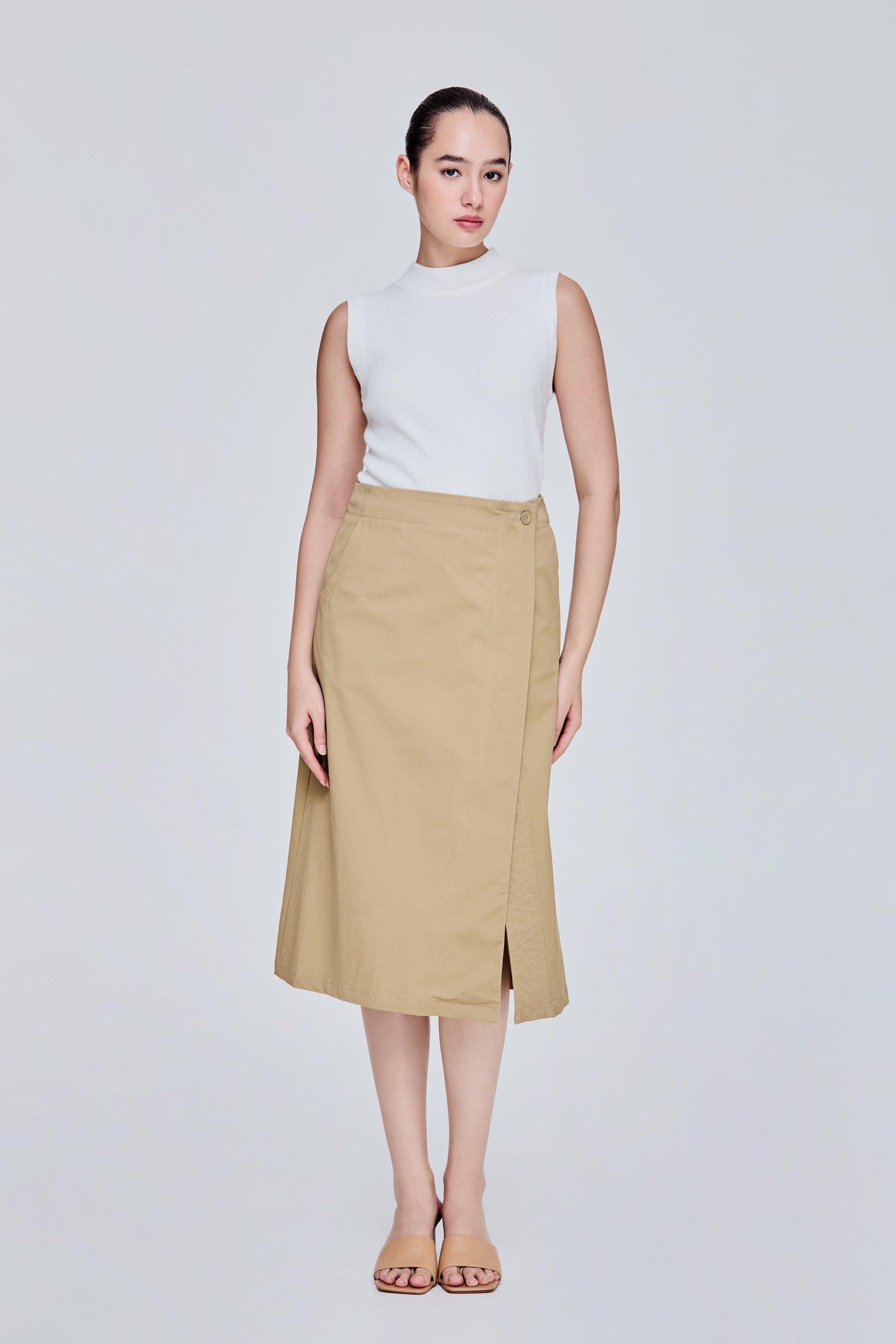 color:KHAKI