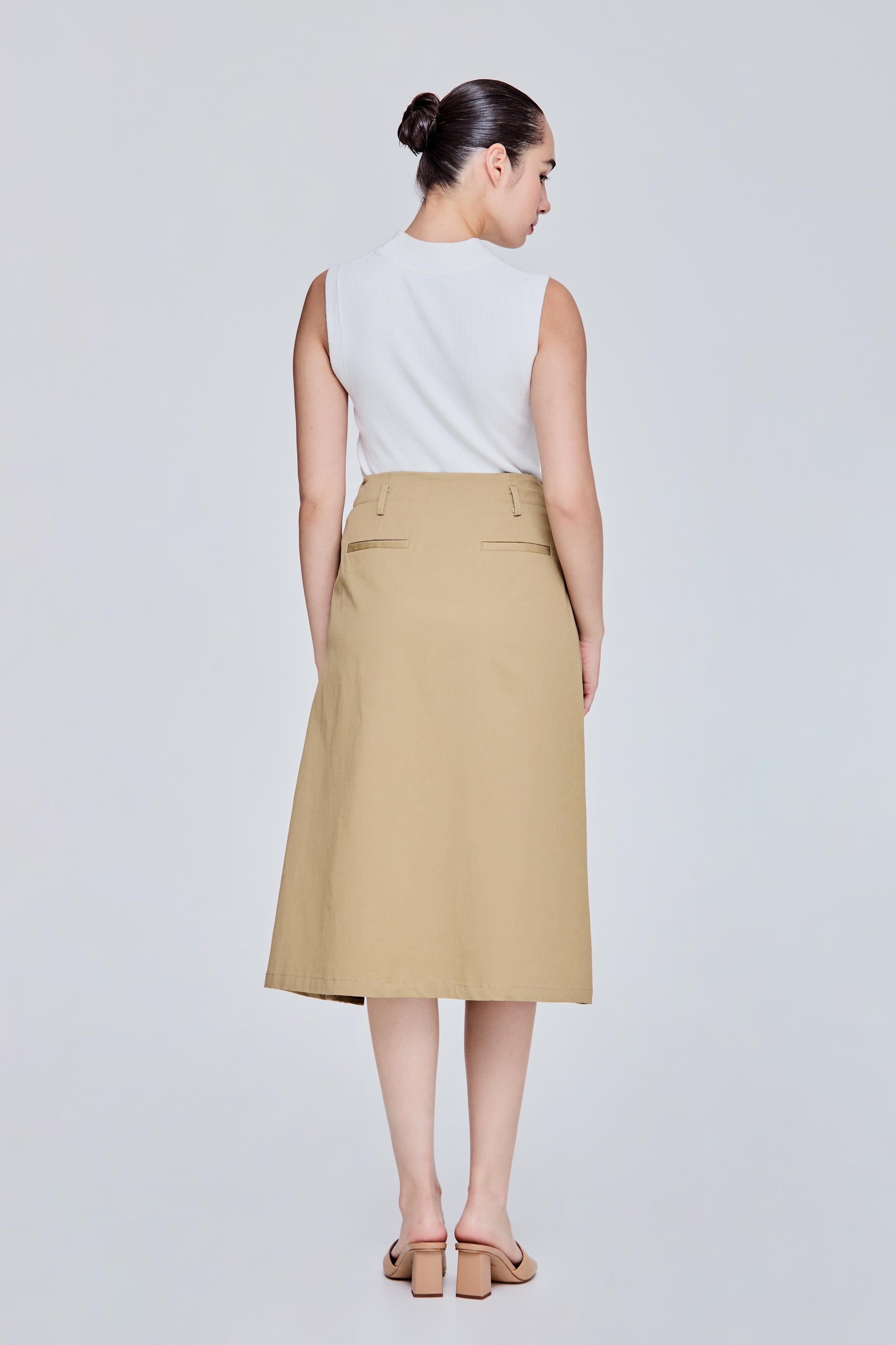 color:KHAKI