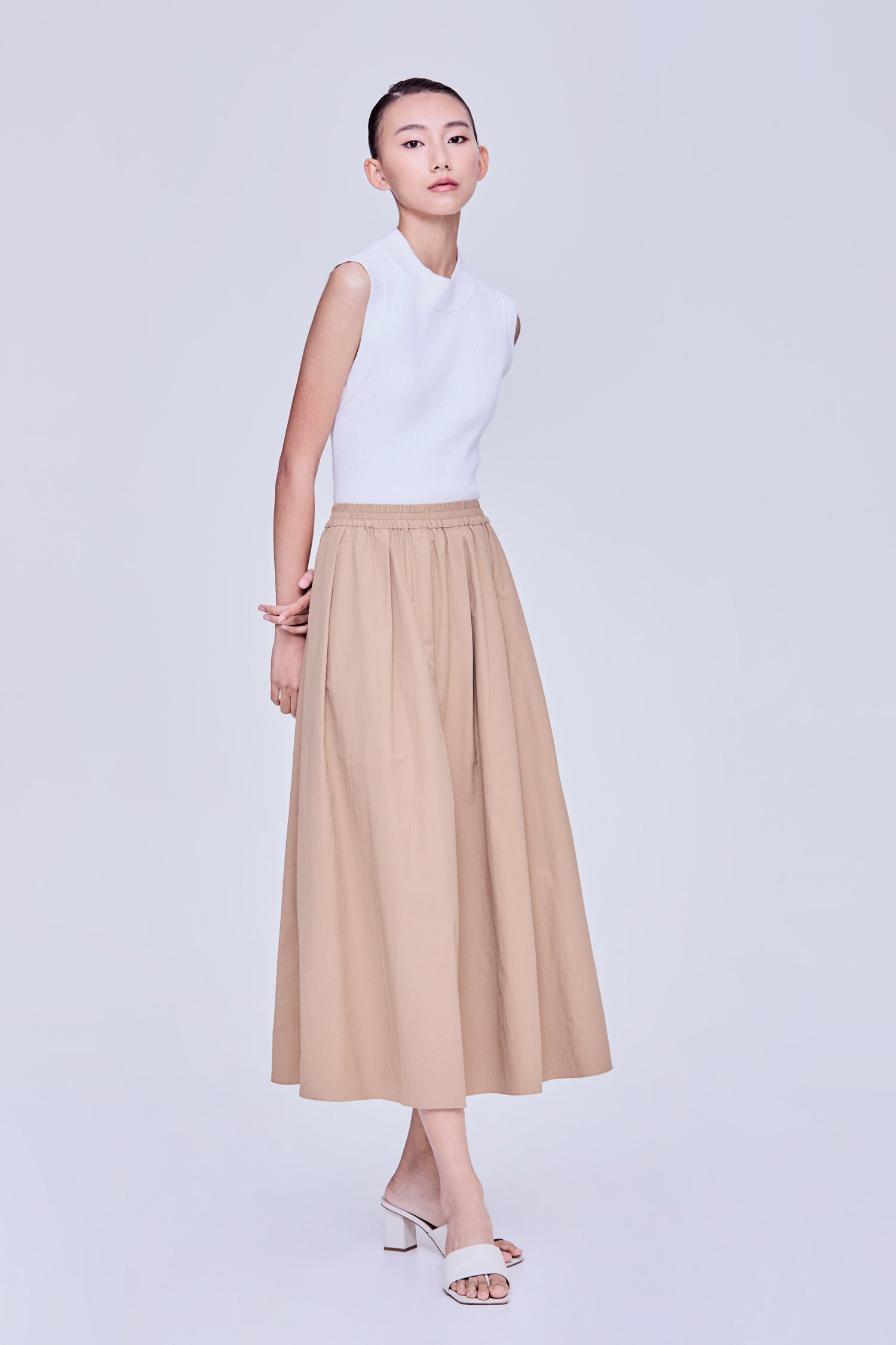 color:KHAKI