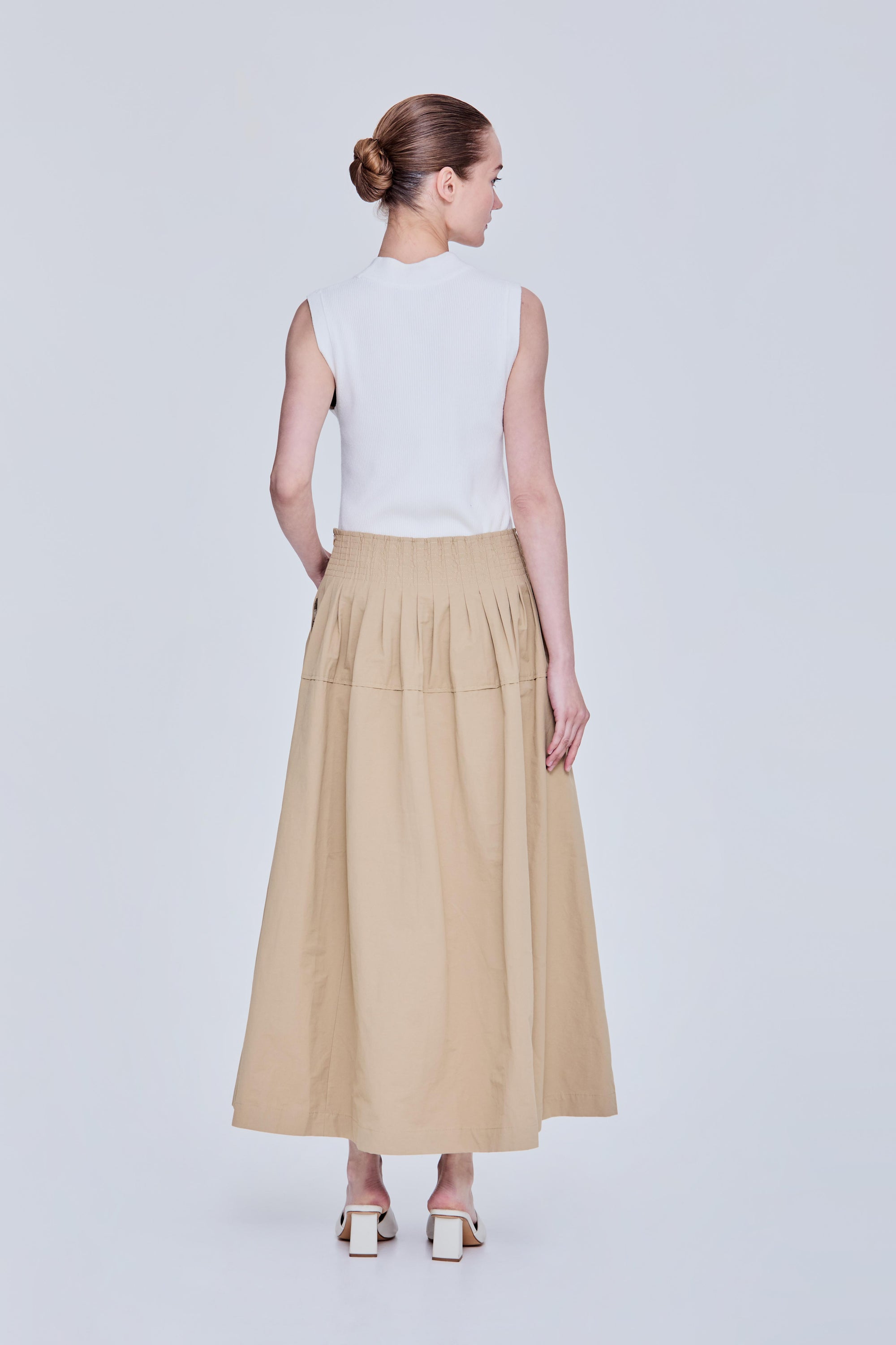 color:KHAKI