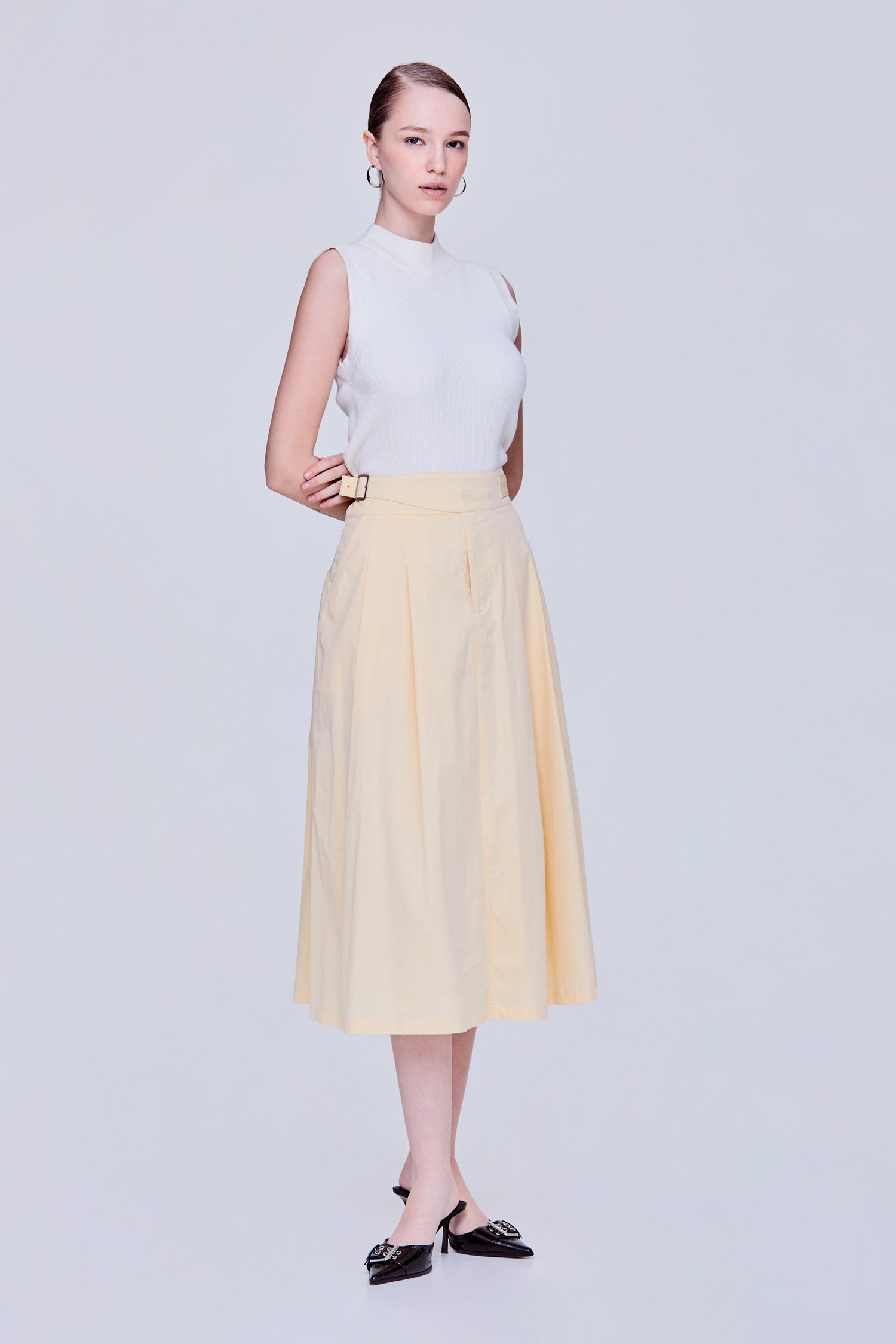 color:PALE YELLOW 