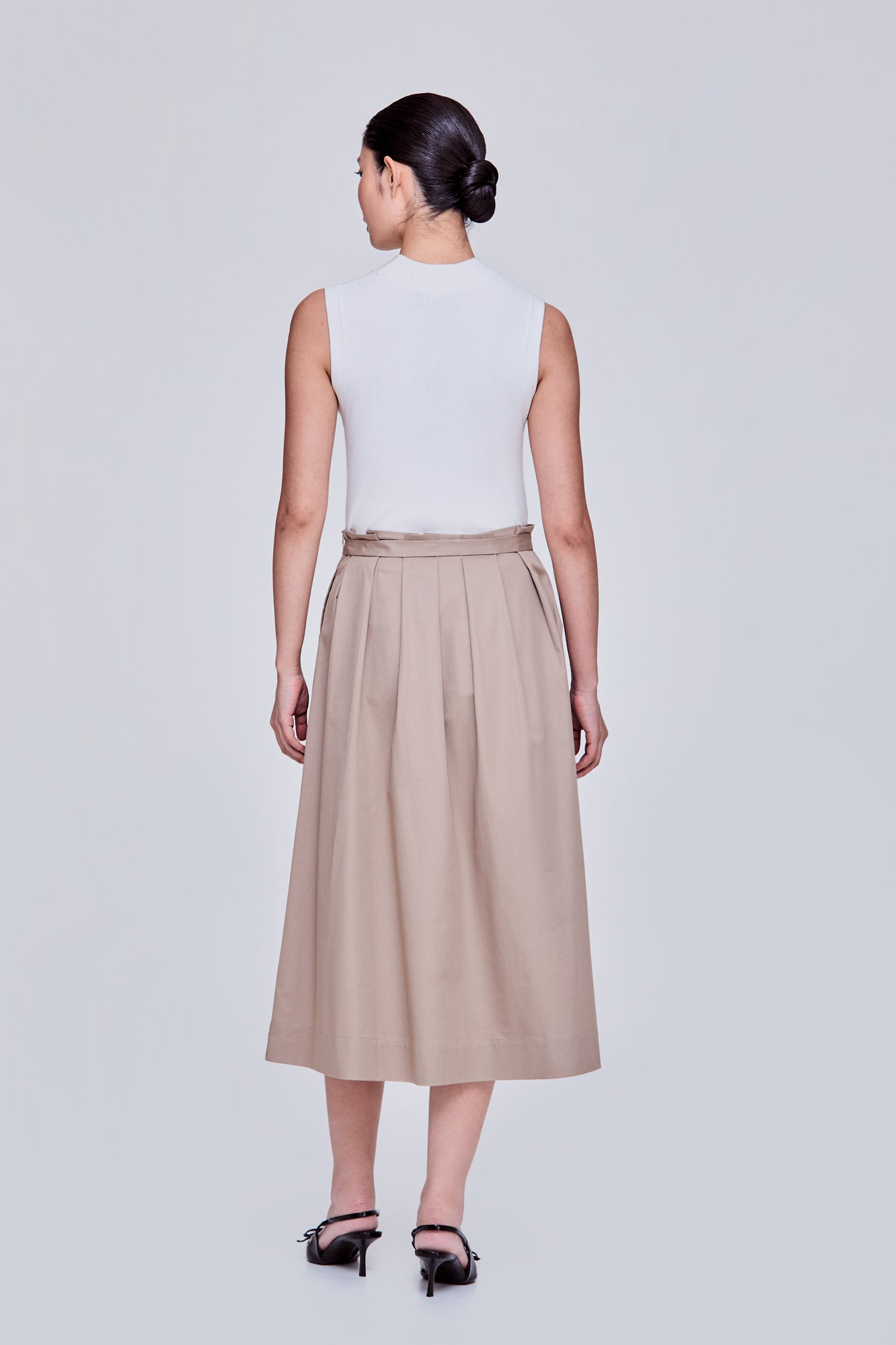 color:KHAKI