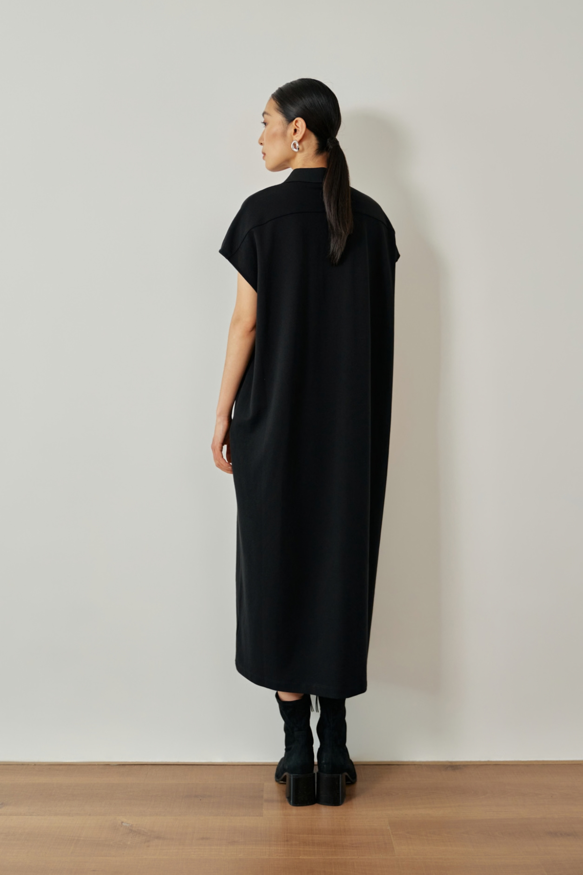 color:NOIR