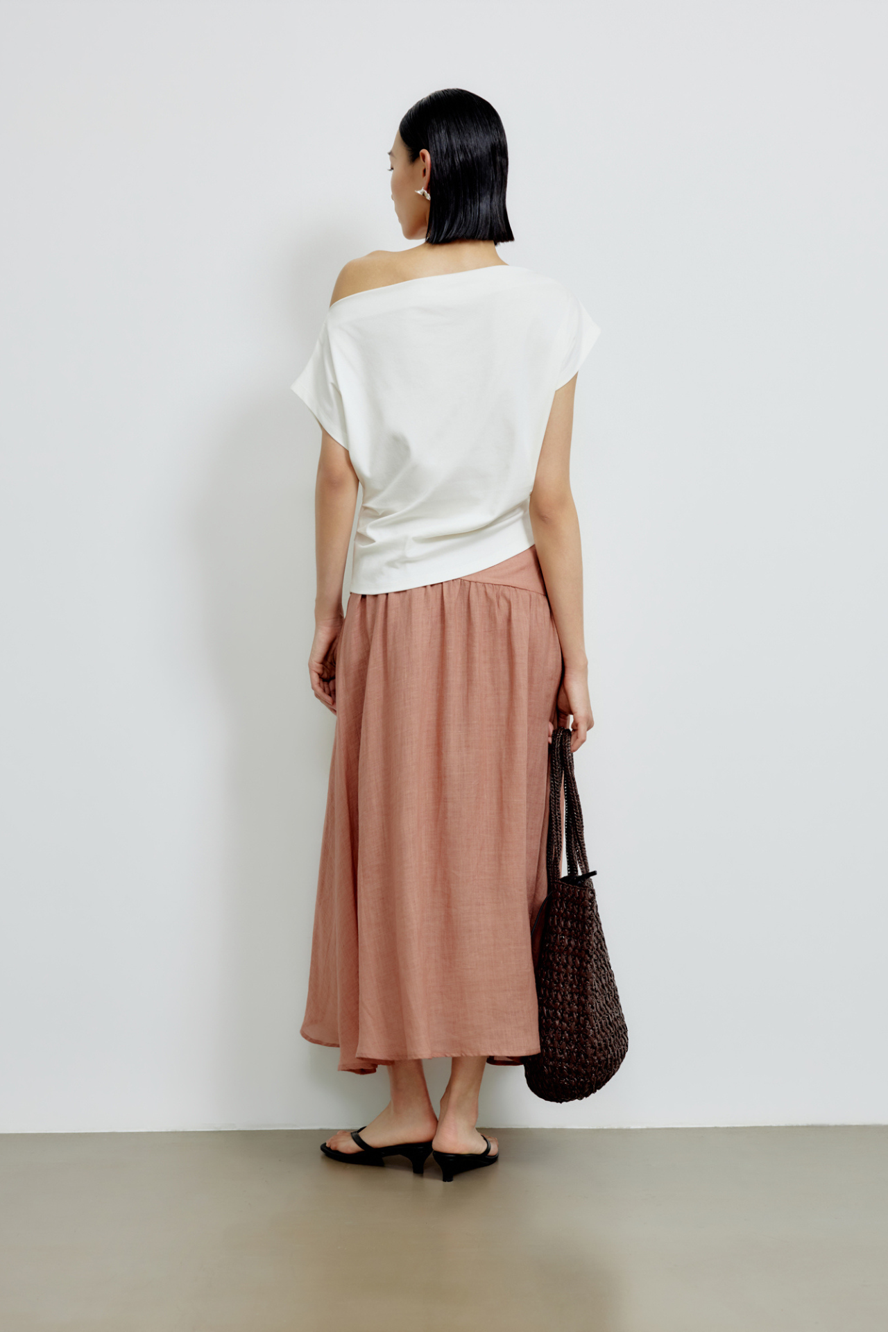 color:SALMON