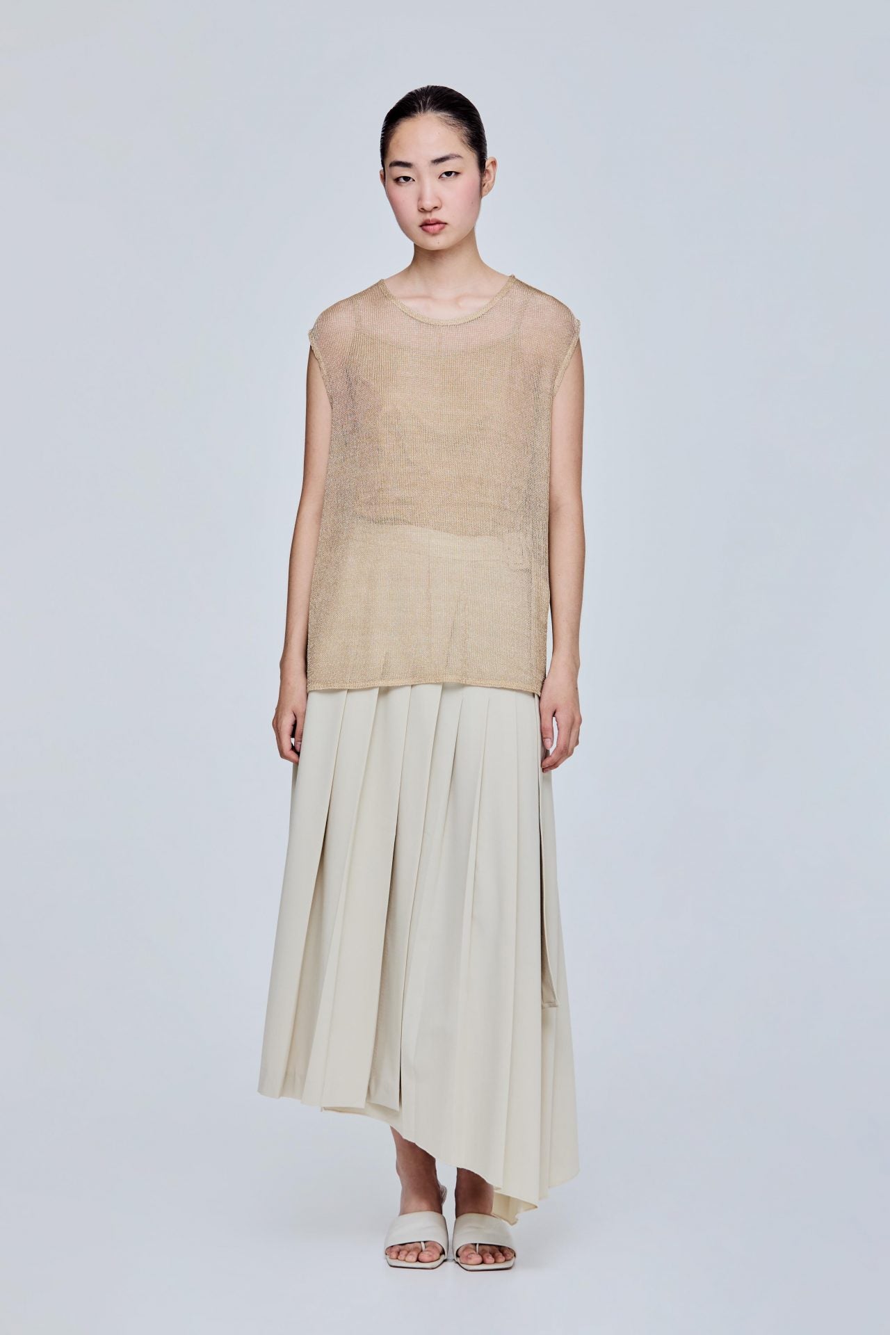 color:GOLD