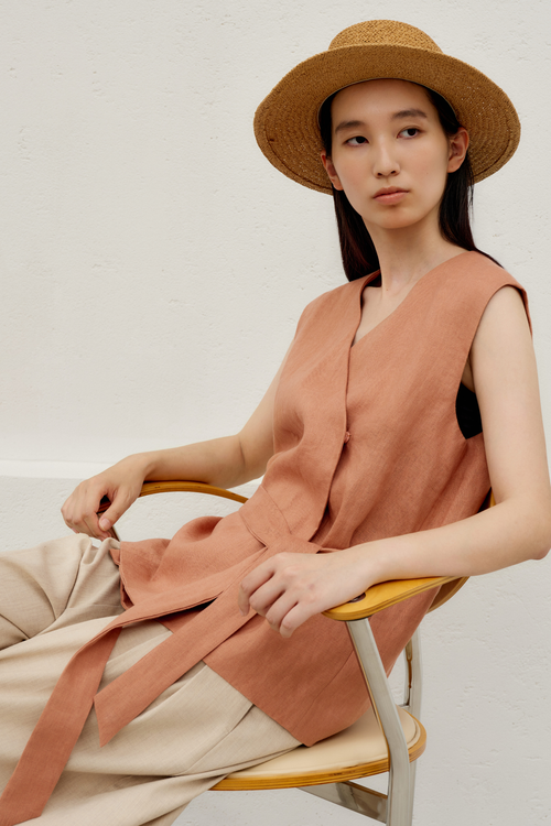 color:SALMON