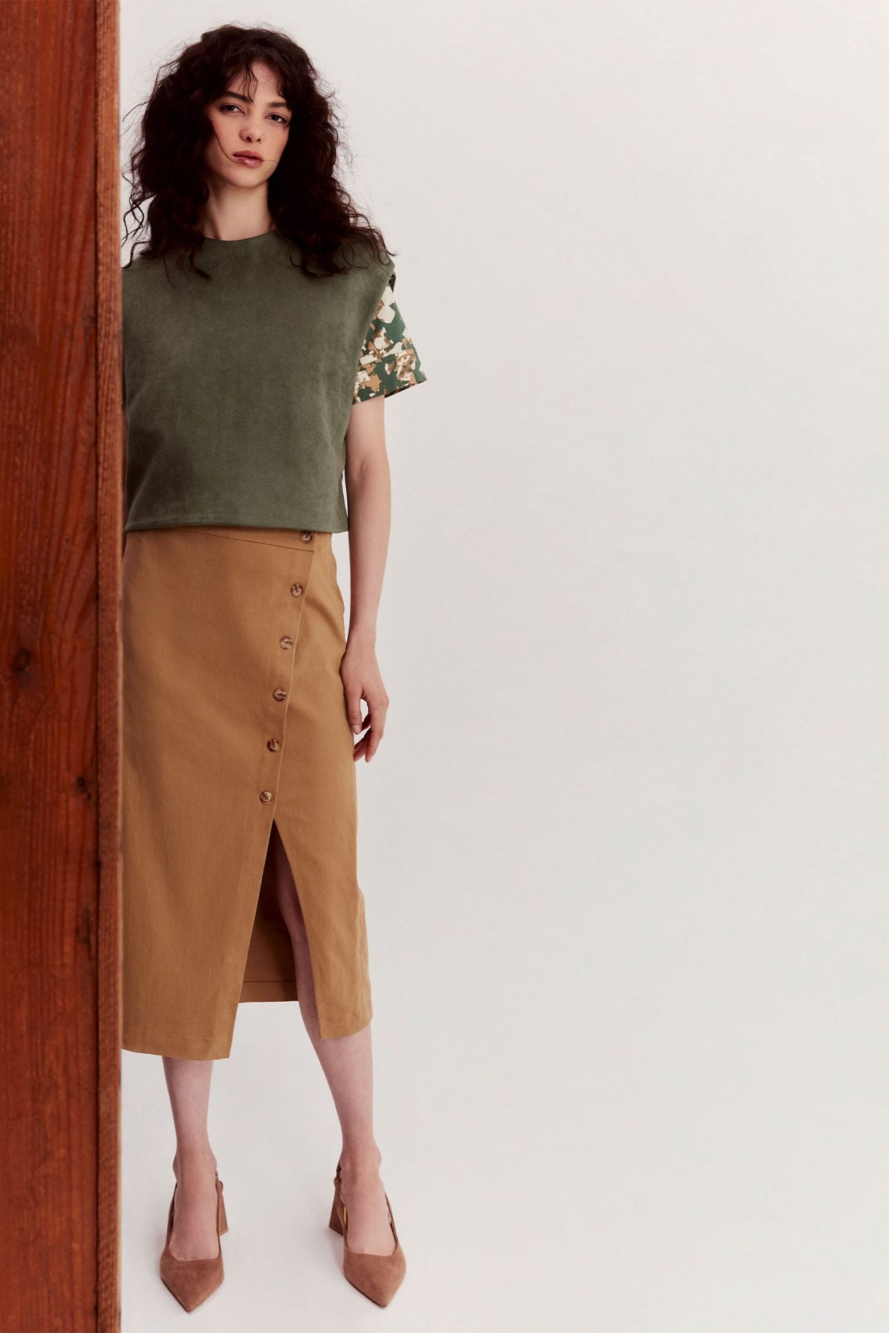 Buttons Detailed Slit Skirt